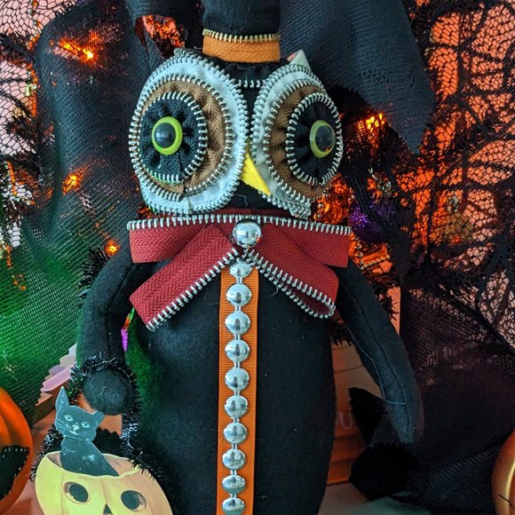 Hoot, Hoot, Halloween Owl And Pair Orange Glass Pumpkin Tea Light Holders - Picture 4 of 8